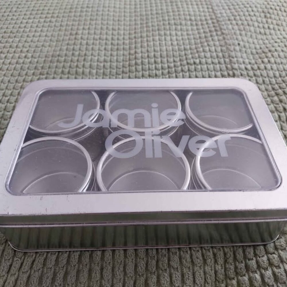 aluminum tin w 6 lidded containers